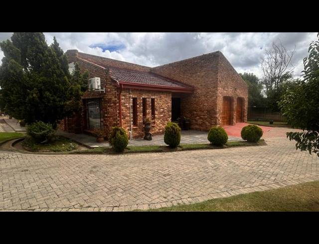 4 BEDROOM HOUSE FOR SALE IN MEYERVILLE